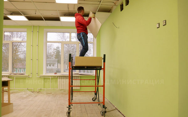 В школе №52 Брянска продолжается капремонт