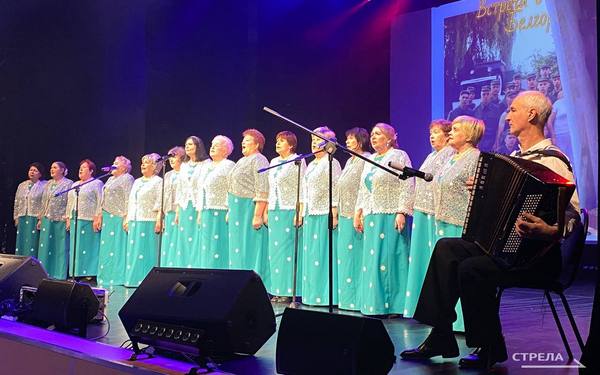 В Брянске проходит праздничный концерт ко Дню матери