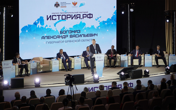 В медиарейтинге глав регионов Губернатор Брянщины занял пятую строчку