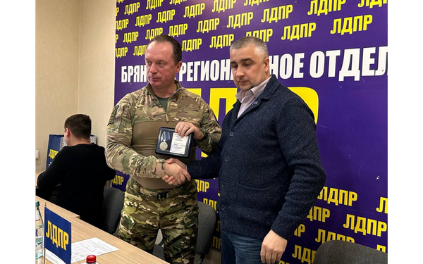 Командира батальона «БАРС-Брянск» Сергея Антошина наградили медалью «За помощь СВО»