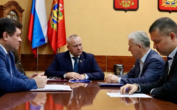 Спикер облдумы Валентин Суббот провёл встречу с представителями общероссийского профсоюза военнослужащих