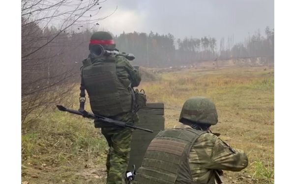 Добровольцы отряда «БАРС-Брянск» овладевают умением стрелять из разных видов вооружений