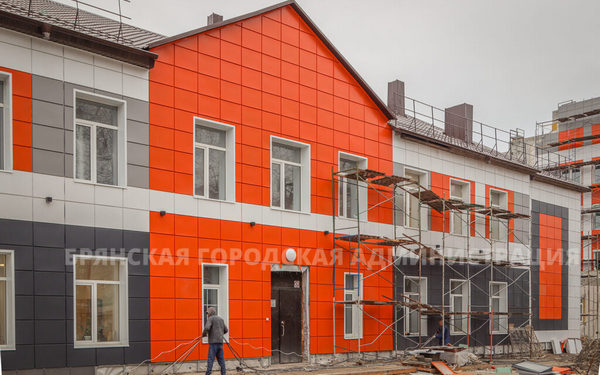 В основном здании 13-й школы ремонт выполнен на 90%