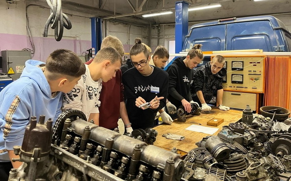 Брянские школьники заглянули в будущее на «Профпробах-2024»