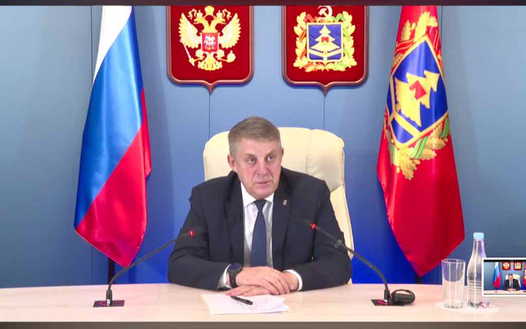 Александр Богомаз: задача на сегодня – достроить Ледовые дворцы и бассейны