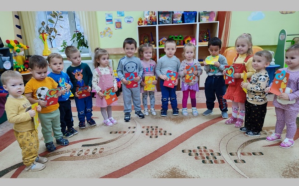 Брянские дошкольники дарят мамам свои сердца