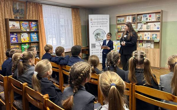 Брянские школьники побывали на литературно-театральном представлении «Добрый сказочник Корней Чуковский»