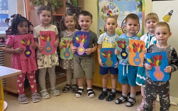 Дошкольники Брянского района от всего сердца поздравляют мам с праздником