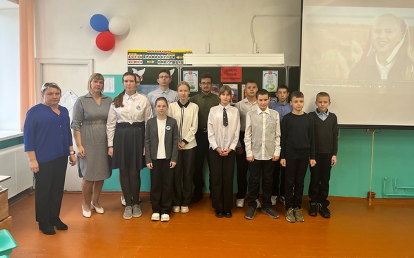 В Пальцовской средней школе Брянского района прошёл конкурс чтецов «Моя Родина»