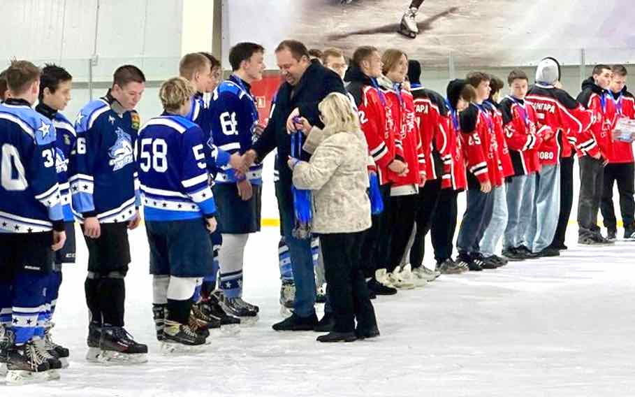 В Жуковке прошли финальные матчи первенства Брянской области по хоккею