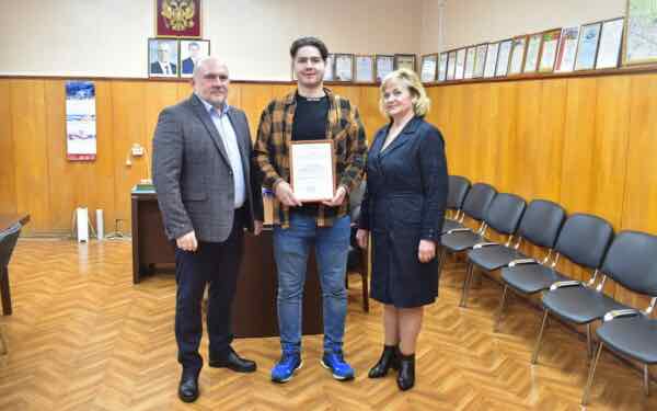 Два сертификата на приобретение жилья вручили детям-сиротам в Дятьковской администрации