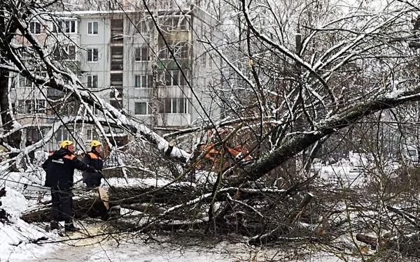 В Брянске ликвидируют последствия второго сильного снегопада