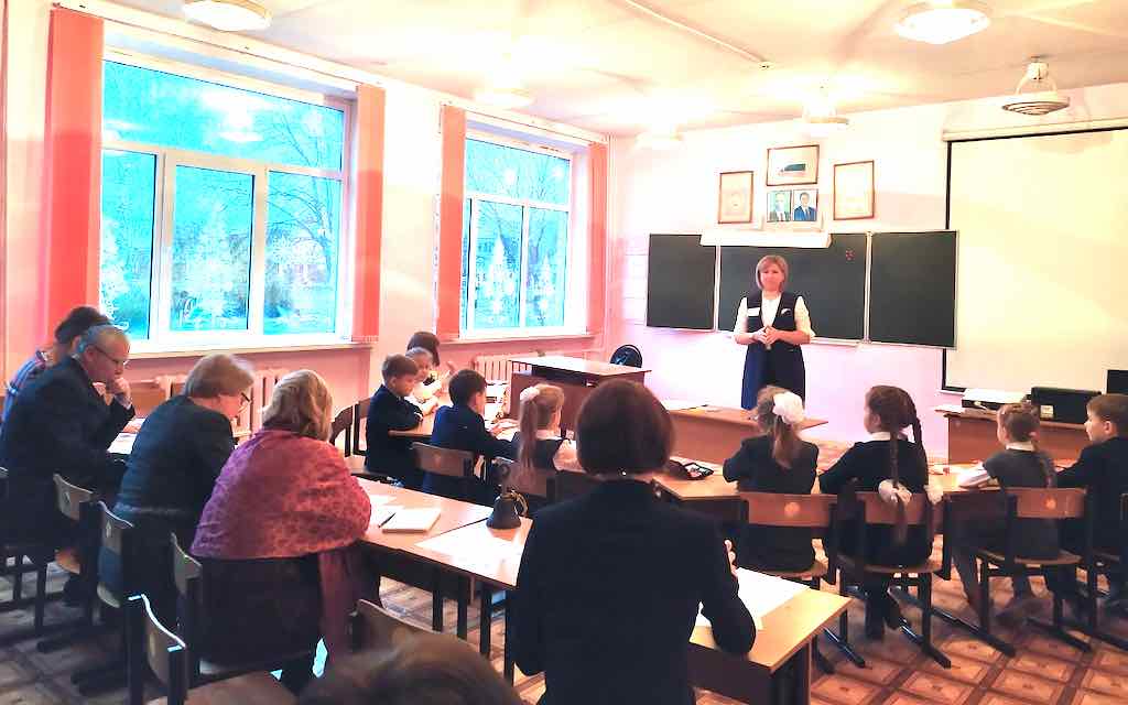 Мастер украшения помогает сделать праздник