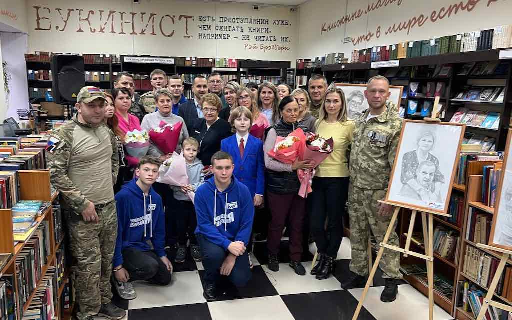 В «Брянсккниге» открылась выставка «Семья защитников Отечества»