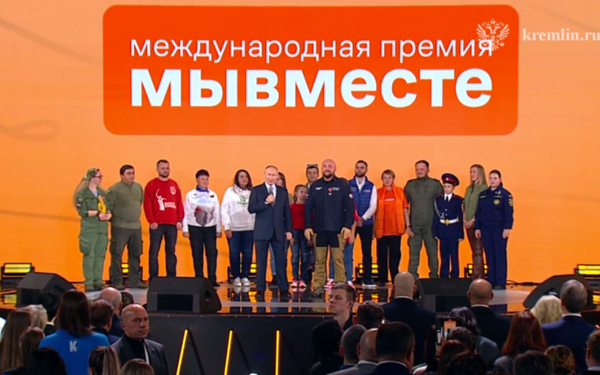 Ариана Барановская из Брянской области приняла участие в открытии «Ёлки желаний» вместе с Президентом Владимиром Путиным