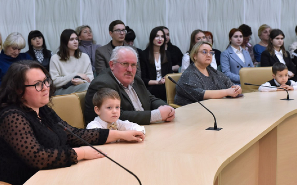 В Брянской области действует комплекс мер, направленный на поддержку семей