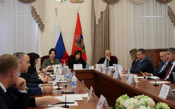 В Брянской области заключены договоры о целевом обучении по программам ординатуры с 53 врачами