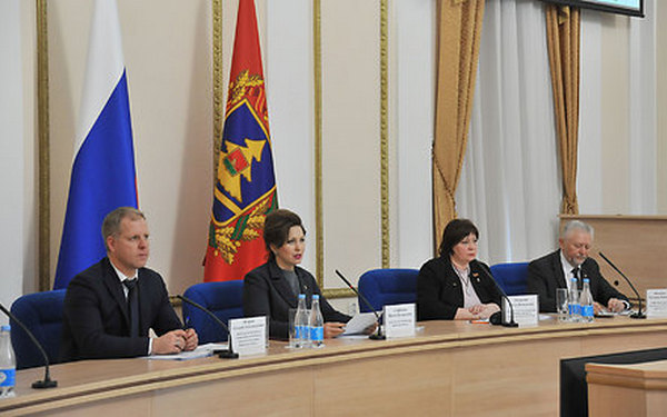 В региональном Правительстве прошло заседание областной трёхсторонней комиссии по регулированию социально-трудовых отношений