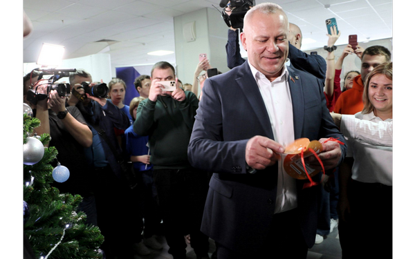 Новогодние просьбы детей с «Ёлки желаний» исполнит спикер Брянской облдумы Валентин Суббот