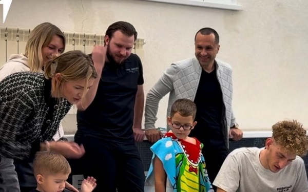 Шестилетний Тимур Соломатин пообщался с прославленным брянским пловцом Ильёй Бородиным