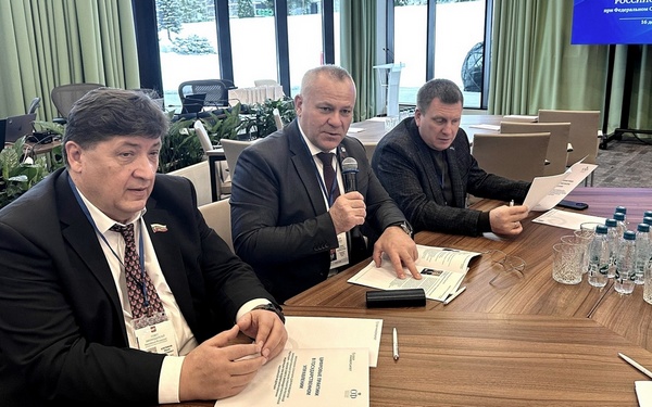 Председатель брянской облдумы Валентин Суббот участвует в Совете законодателей РФ