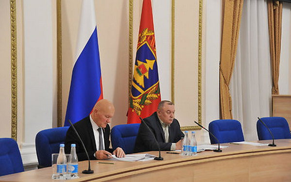 В областном Правительстве рассмотрели вопрос подготовки объектов спорта на открытом воздухе к работе в зимний период