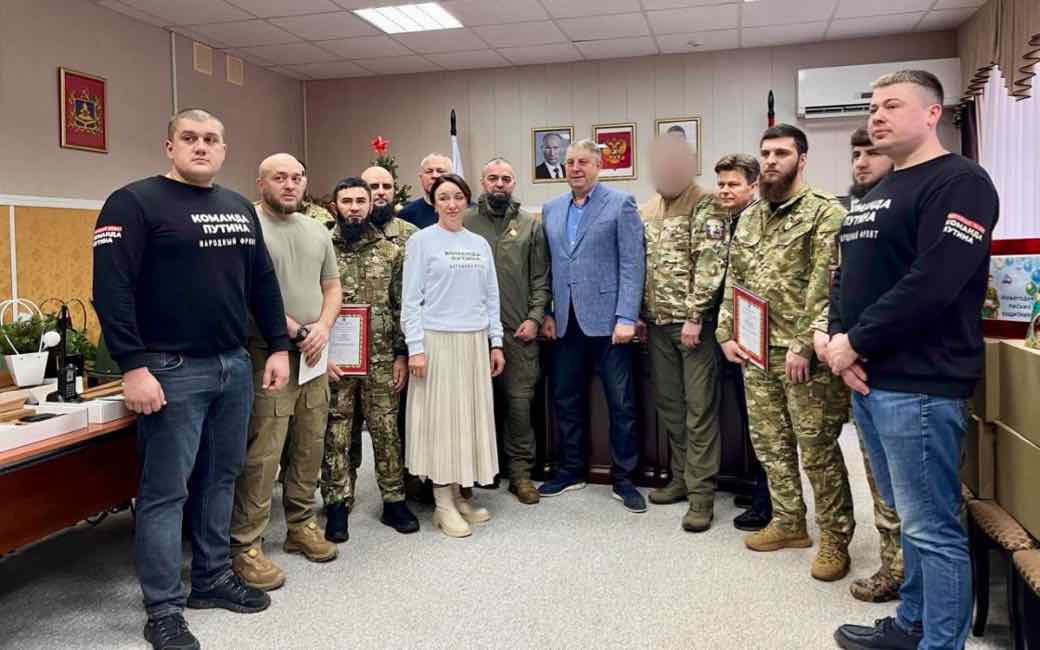 Группировке «Брянск» было передано спецоборудование и письма с новогодними поздравлениями от детей 