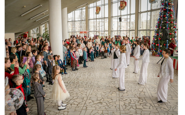 В Брянске дети участников специальной военной операции приняли участие в новогоднем цирковом представлении
