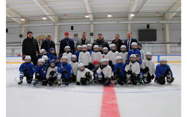 Знаменитый хоккеист Андрей Коваленко пообщался с юными брянскими спортсменами