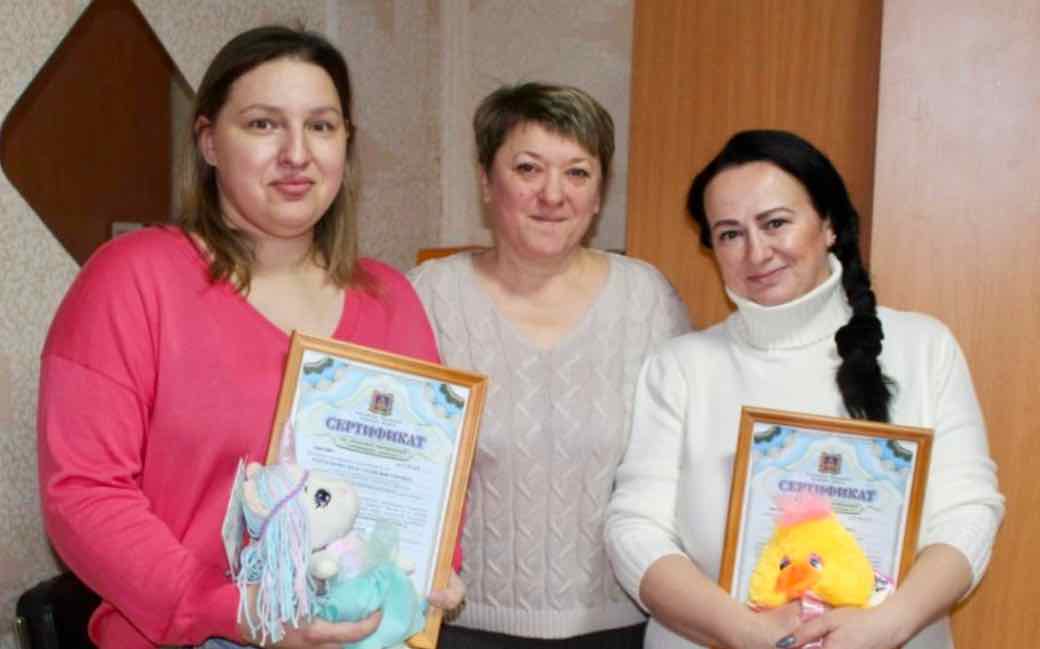 В Суземке Брянской области многодетным мамам вручили сертификаты на материнский капитал