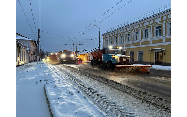 С последствиями снегопада в Брянске борются 44 единицы техники