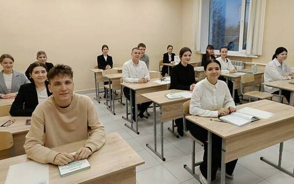 Брянские школьники написали итоговое сочинение