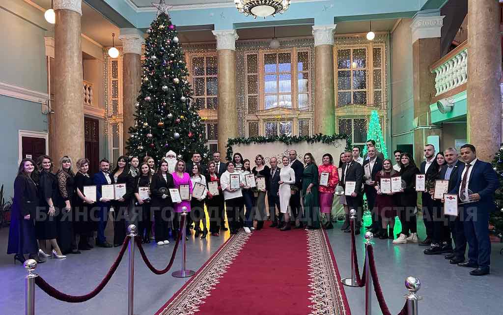 Лучшие волонтёры Брянска награждены почётными знаками