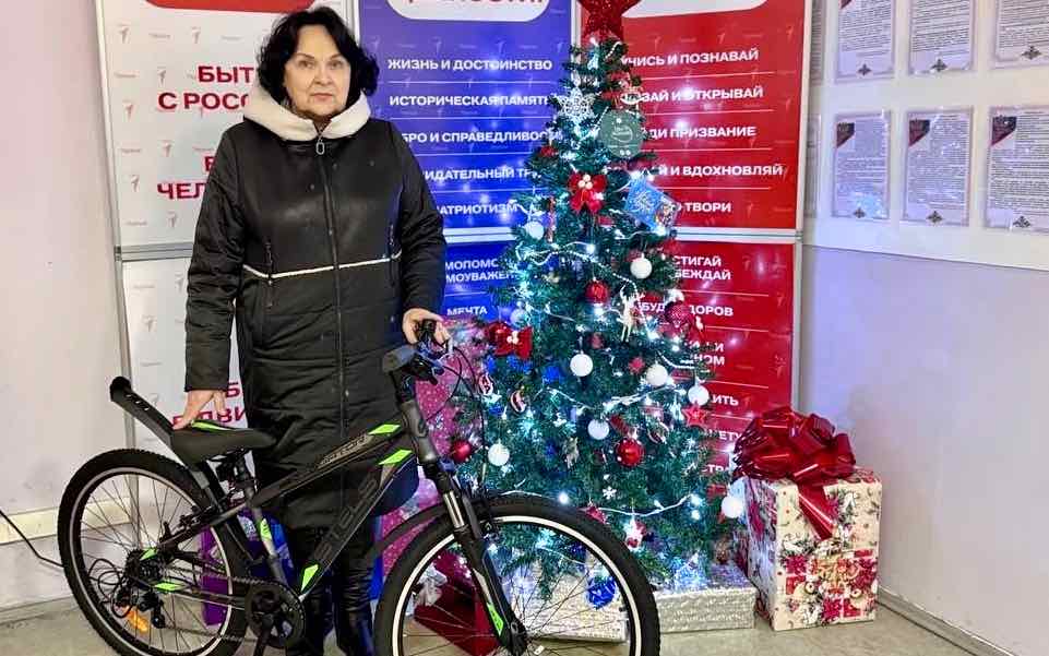 Председатель комитета Брянской облдумы Людмила Журавлёва исполнила желание Вани из Луганска