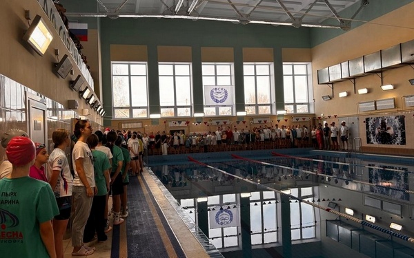 В Дятьково на Брянщине проходит Рождественский турнир по плаванию