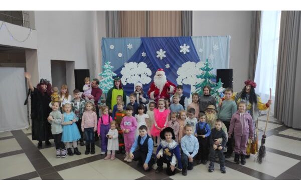 В Трубчевске Брянской области прошел детский новогодний утренник-2025