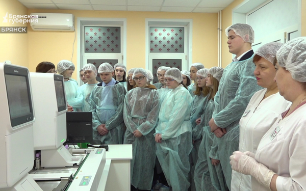 Первая городская поликлиника города Брянске проводит для школьников профориентационные экскурсии