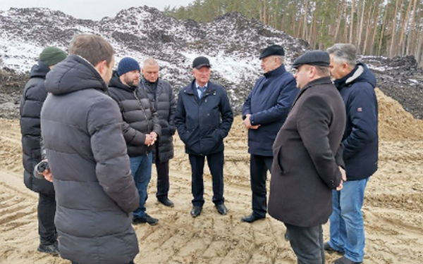 Брянский губернатор Александр Богомаз проинспектировал ход работ по рекультивации несанкционированной свалки твердых бытовых отходов