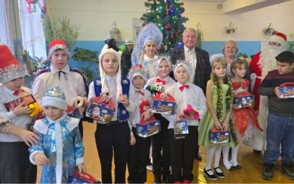 В Унече провели новогодний праздник для воспитанников школы-интерната