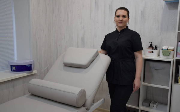 Жительница Климово Брянской области благодаря соцконтракту открыла косметологический кабинет