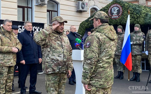 Начальник Главного штаба Сухопутных войск вручил майорские погоны Сергею Антошину