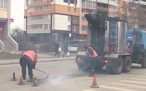 В Брянске начали дорожные работы из-за тёплой погоды