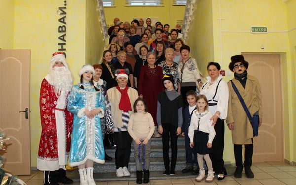 В Карачевской библиотеке накануне праздника прошёл библиоквартирник «К нам стучится Новый год!»