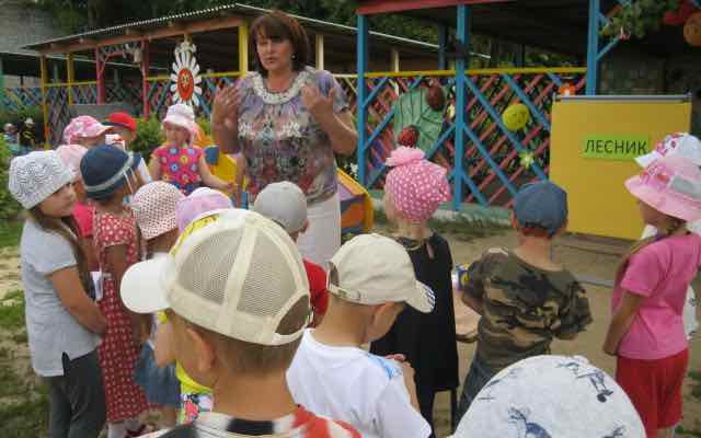 У леса на опушке