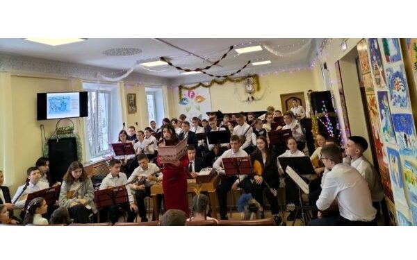 В Карачевской ДШИ имени В.Ф.Кольцова прошел благотворительный концерт-ярмарка