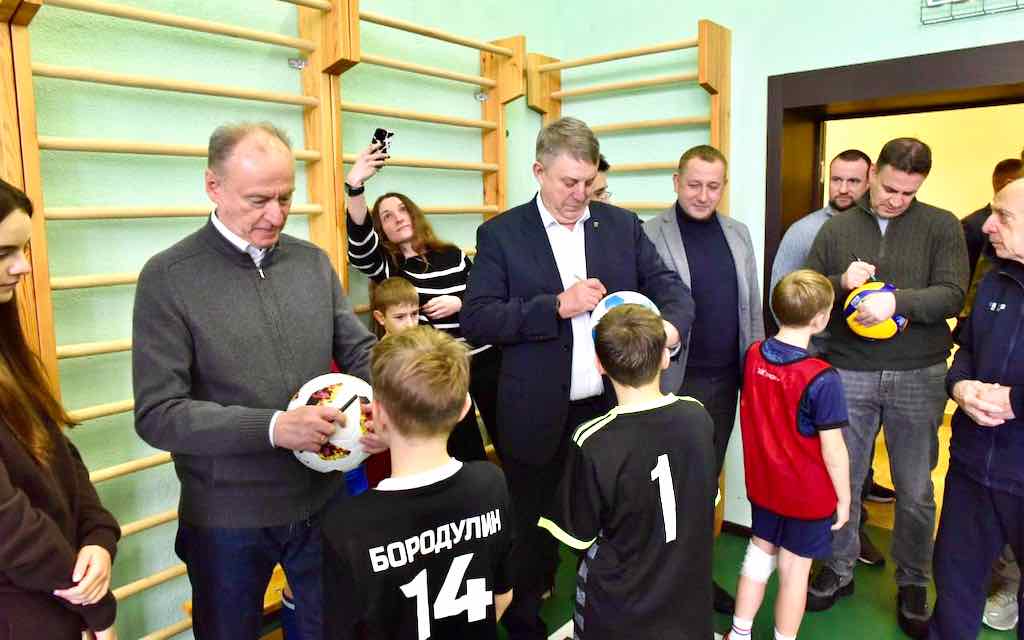 «Если в селе есть дети, значит оно живет», – сказал брянский губернатор