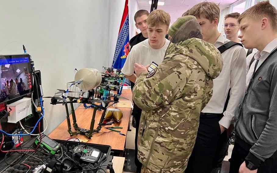 «БАРС-Брянск» организовал в БГТУ выставку технических средств и беспилотников