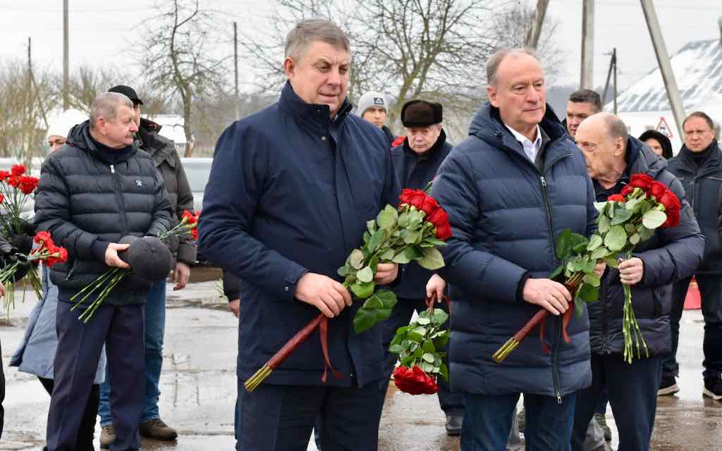 В Журиничах Брянской области Александр Богомаз и госдеятели Николай и Дмитрий Патрушевы почтили память советских воинов