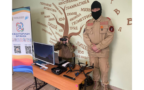 В Брянске в лицее №27 провели урок мужества «Есть такая профессия — Родину защищать»