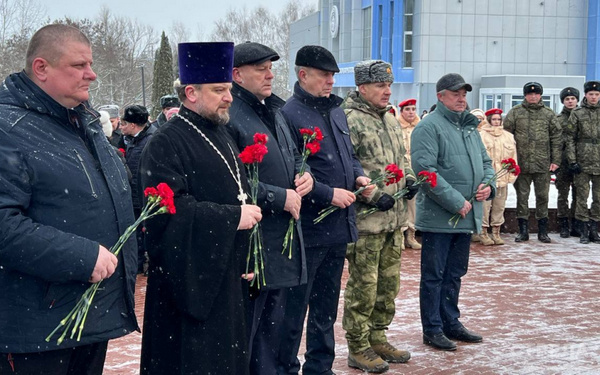 У мемориала «Круговая оборона» в Брянске состоялась памятная церемония